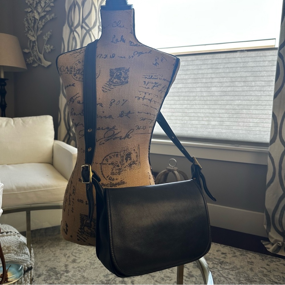 Classic Black Leather Crossbody Bag - Unbranded